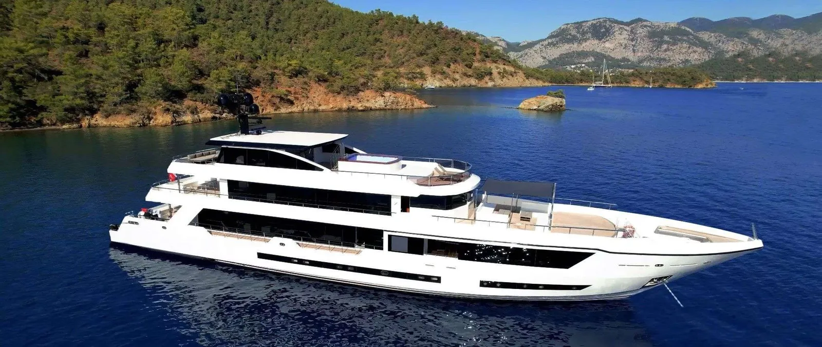 Ocean Breeze yacht image 1